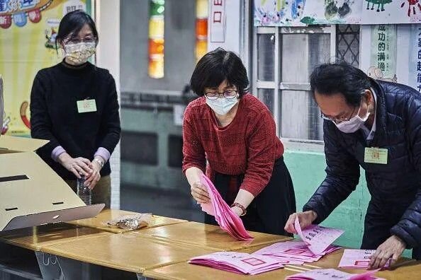 Идёт подсчёт голосов.