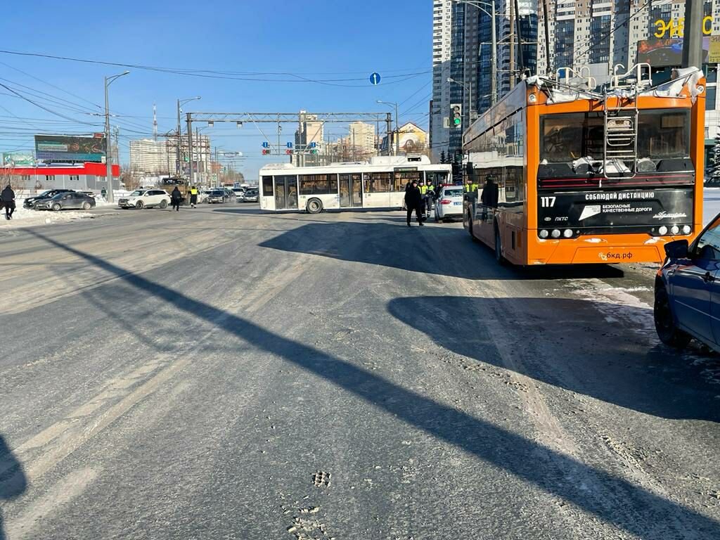 В Самаре на Московском шоссе столкнулись два пассажирских автобуса  маршрутов 66 и 67 | OBOZ.INFO | Дзен