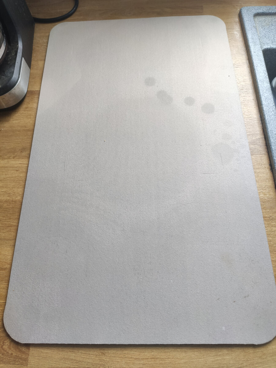 Внешняя сторона коврика для посуды 