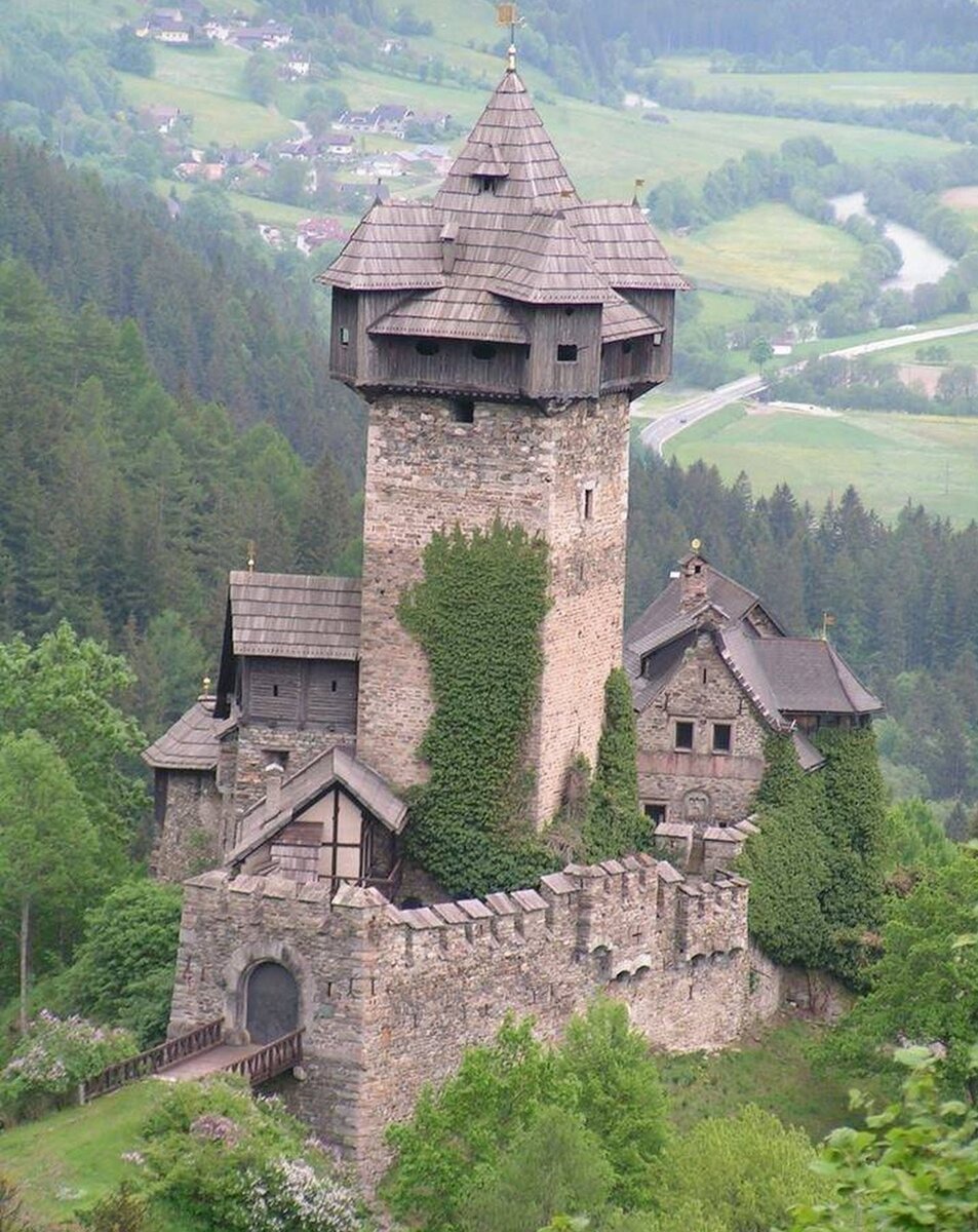 Пиршественный зал средневековья. Кухня в замке. Средневековые замки 13 века внутри. Кухня в средневековом замке. Кухня в рыцарском замке в средневековье.