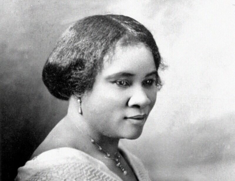 Сара Бридлав.