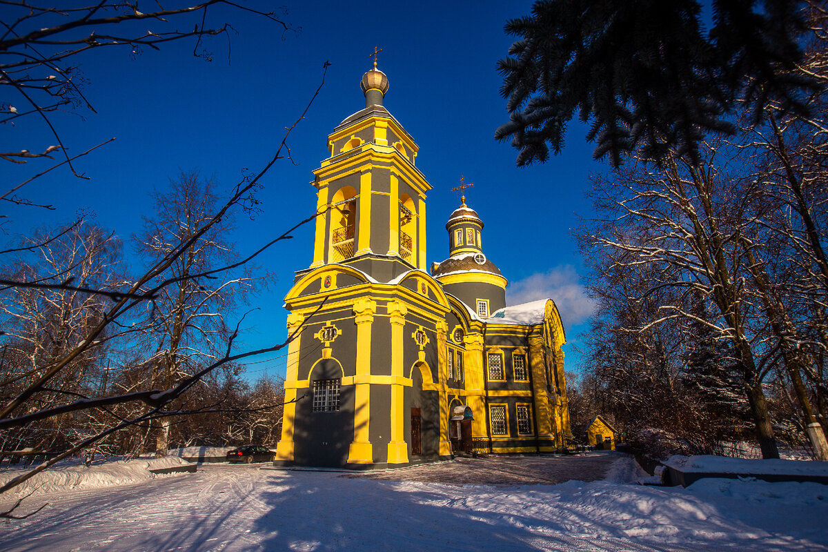 Никольская церковь в бывшем селе Троекурово. Москва. Фото автора статьи (листайте галерею, ещё 1 фото)