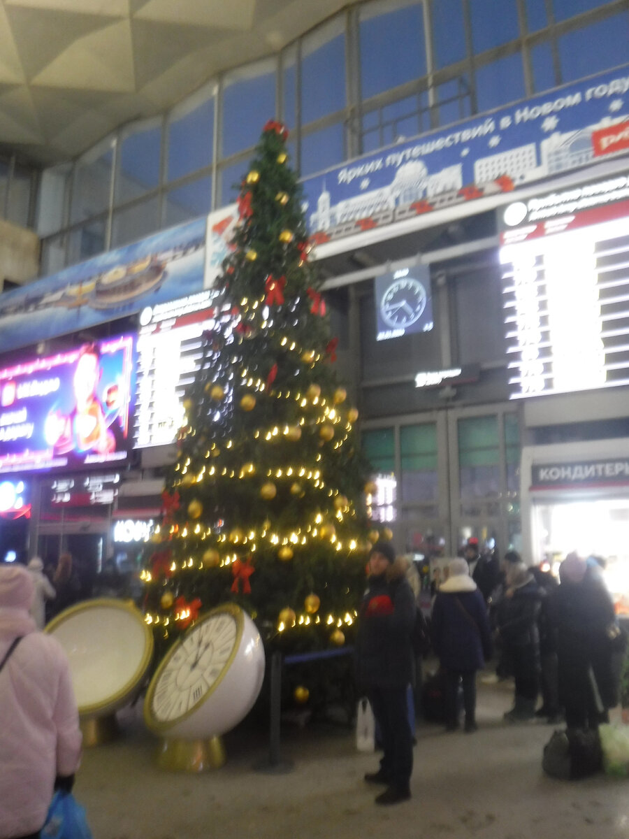 Ёлка в центральном зале ожидания