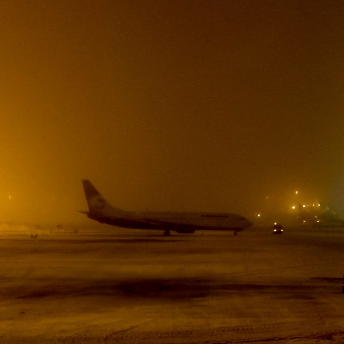 Плотный туман в аэропорте Новосибирска.