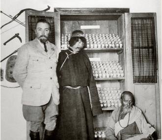 Кулу. Институт Урусвати. Ю.Н. Рерих с учеными ламами	