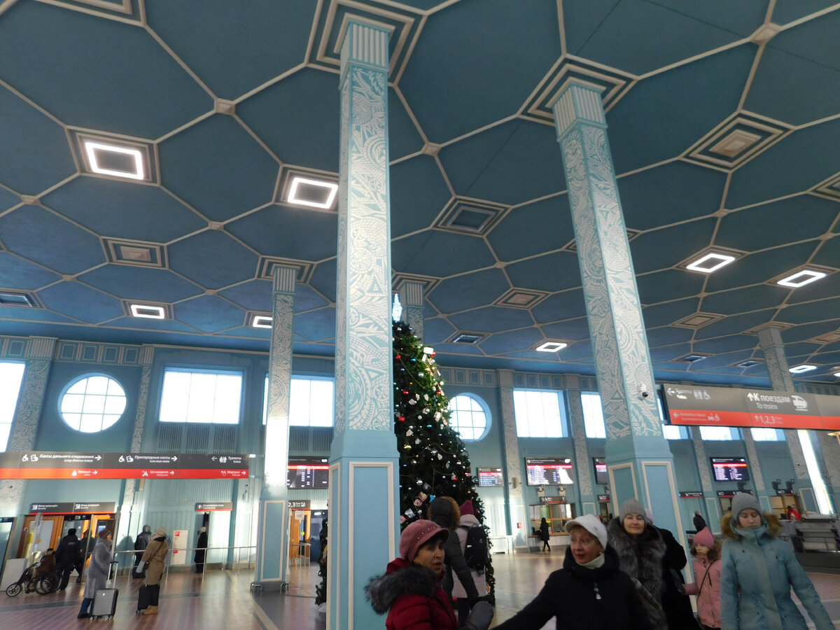 В январские праздники по железной дороге путешествуют множество пассажиров. Вокзал в Иванове. Фото автора.