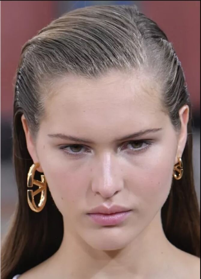 моносерьга chloe. модные сережки. модные серьги. трендовые серьги. какие серьги модные в 2024.