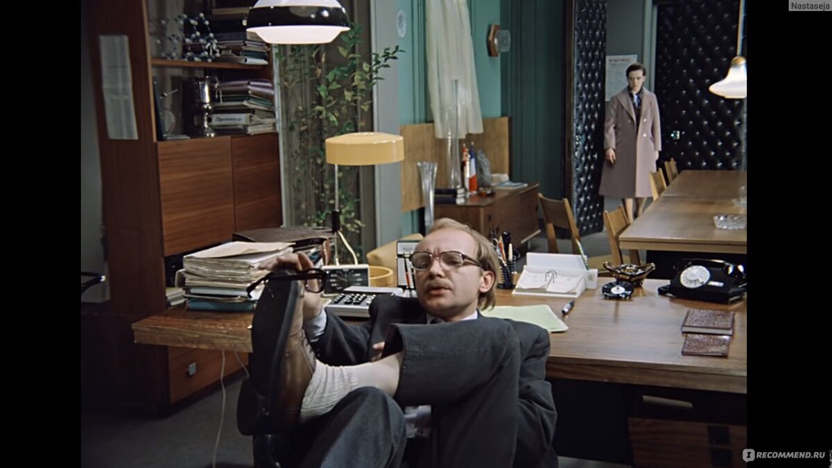 Кадр из фильма Служебный роман. https://polymerh.ru