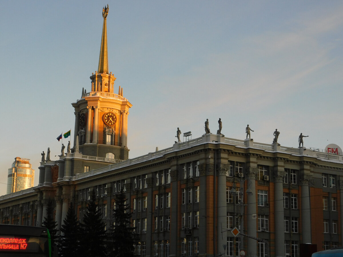 Свердловская область отмечает 90 лет, а Екатеринбург отметил в 2023 году 300 лет. Фото автора.