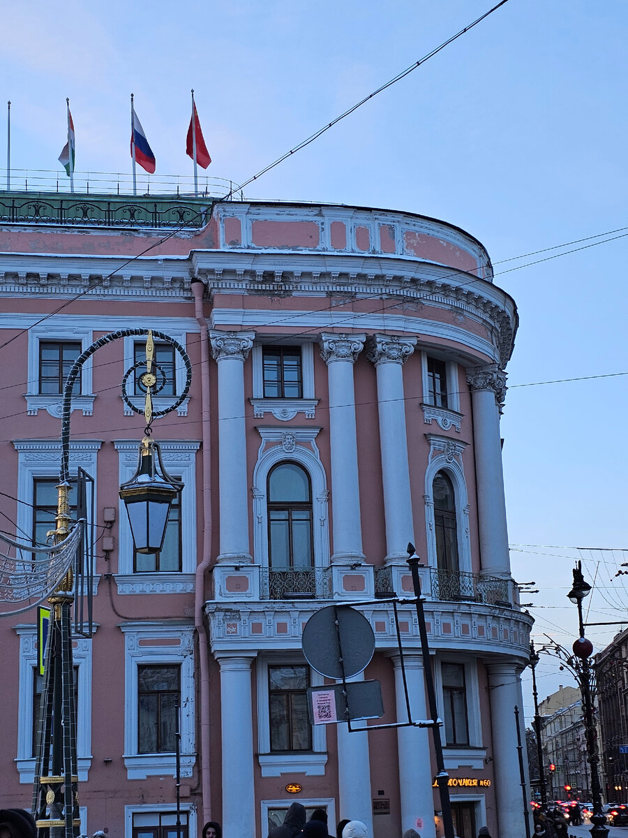 Фото: Парадная гостья