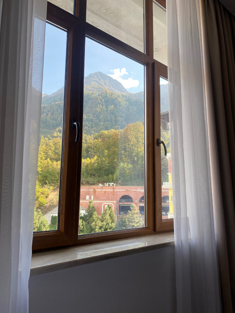 После похода по горам лежала и читала книжку с таким видом. Понравилось