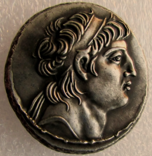 Рис. 1. Тетрадрахма, т.е. серебряная монета номиналом в четыре драхмы, Антиоха IV Эпифана Селевкида (215-164 гг. до н.э.)