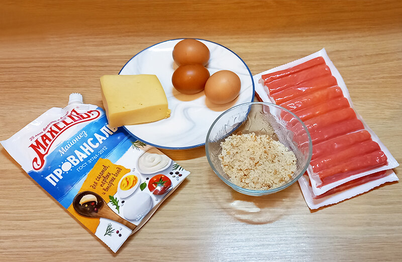 Необходимые продукты для котлет из крабовых палочек.