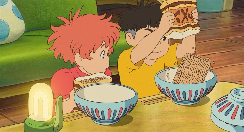 Сосукэ ест лапшу целиком. 