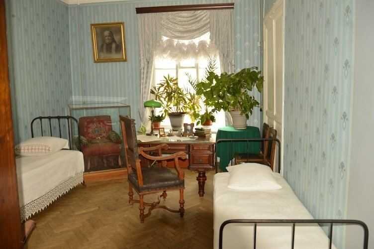 Кабинет и квартира ленина в кремле. Ленин комната где он жил. Дом музей ленина. Комната ленина в швейцарии. Комната ленина.