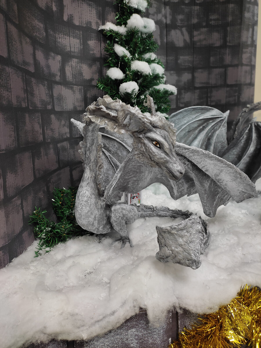 Ватная скульптура дракониха Yukina заняла своë место в композиции. Автор Елена Мазуренко (elenagold_) 