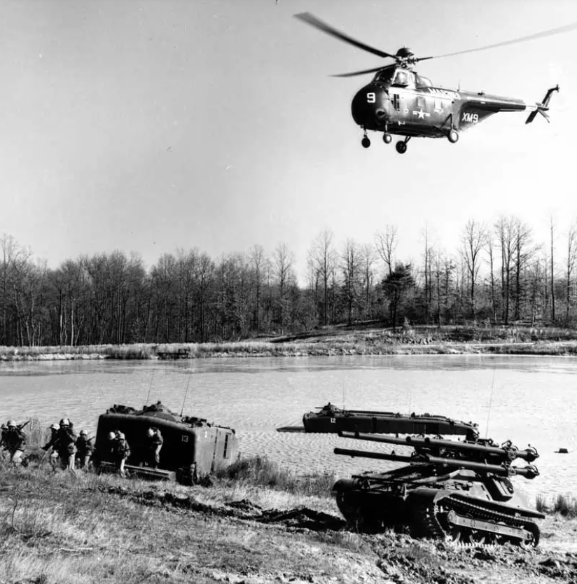 Применение на учениях и в условиях настоящего боя зачастую сильно отличается. Так было и с "Онтосом". Фото: специальная коллекция КМП США