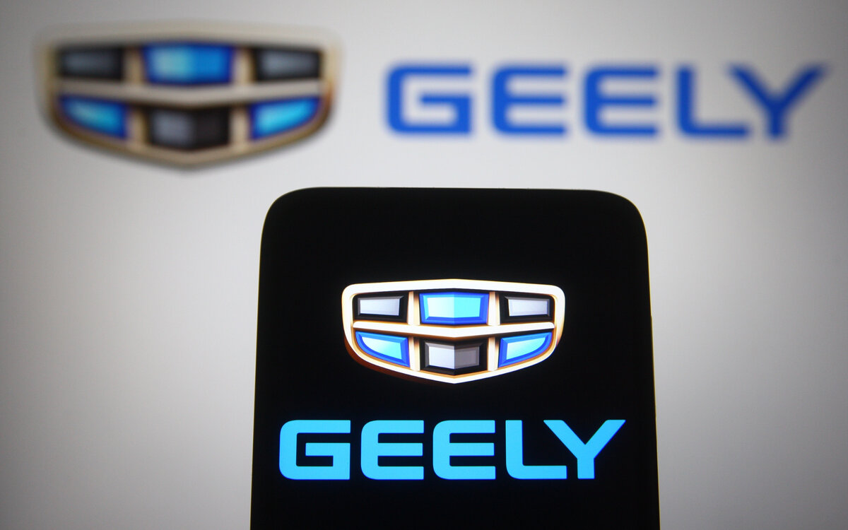 Бренд Geely, в китайском языке написанный как "吉利" (Jílì), является одним из ведущих автомобильных производителей в Китае. В текущей ситуации данный бренд также получил популярность и в России.