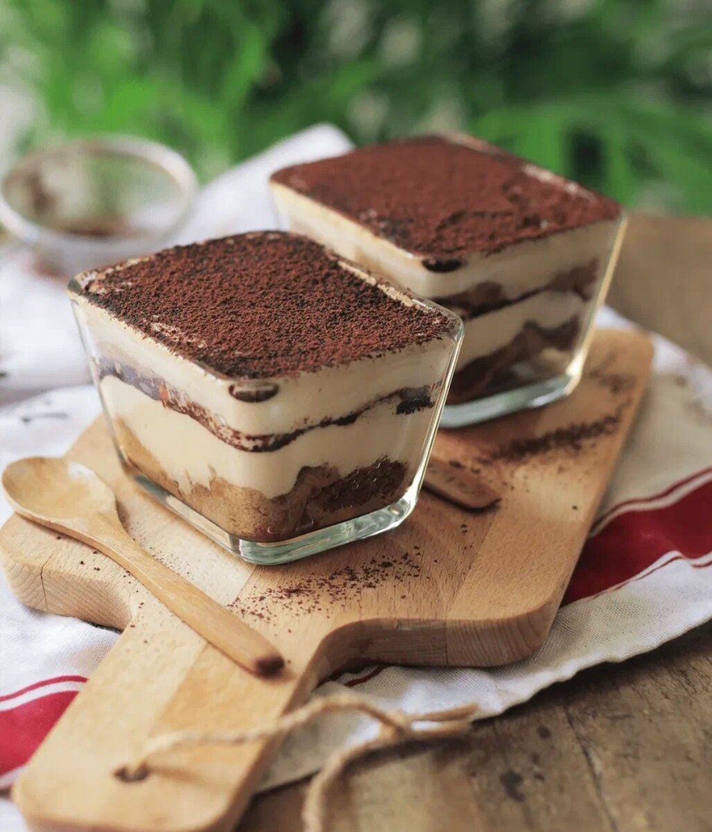 красивая картинка из интернета для примера - мой тирамису будет оформлен куда проще