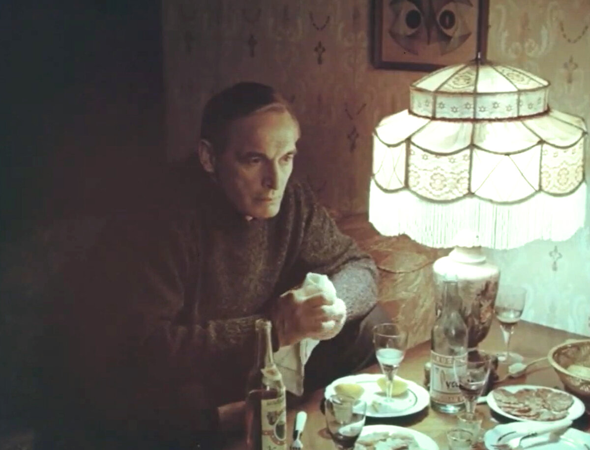 Кадр из кинофильма "Черный квадрат", 1992 г., режиссер и сценарист Юрий Мороз, композитор Юрий Потеенко (скриншот)