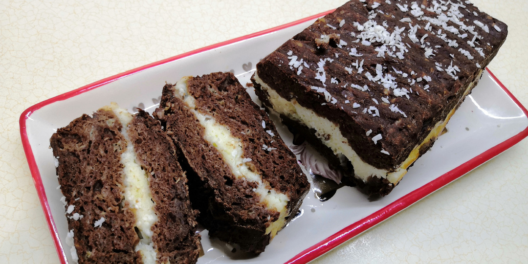 Полосатый ПП кекс из банана и творога