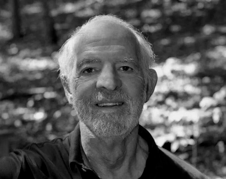 Джон Уэлвуд (1943 г. - 2019 г.)  — американский клинический психолог и психотерапевт. Фотография с сайта проекта «Эрос и космос».