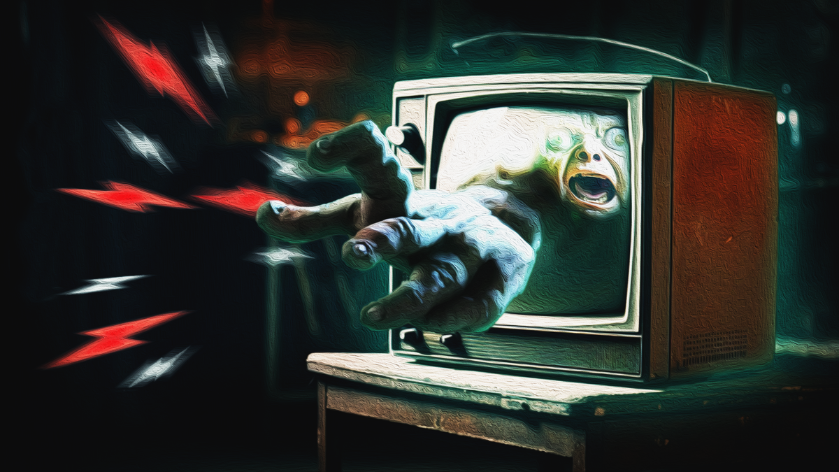 Почему ночью телевизор щёлкает