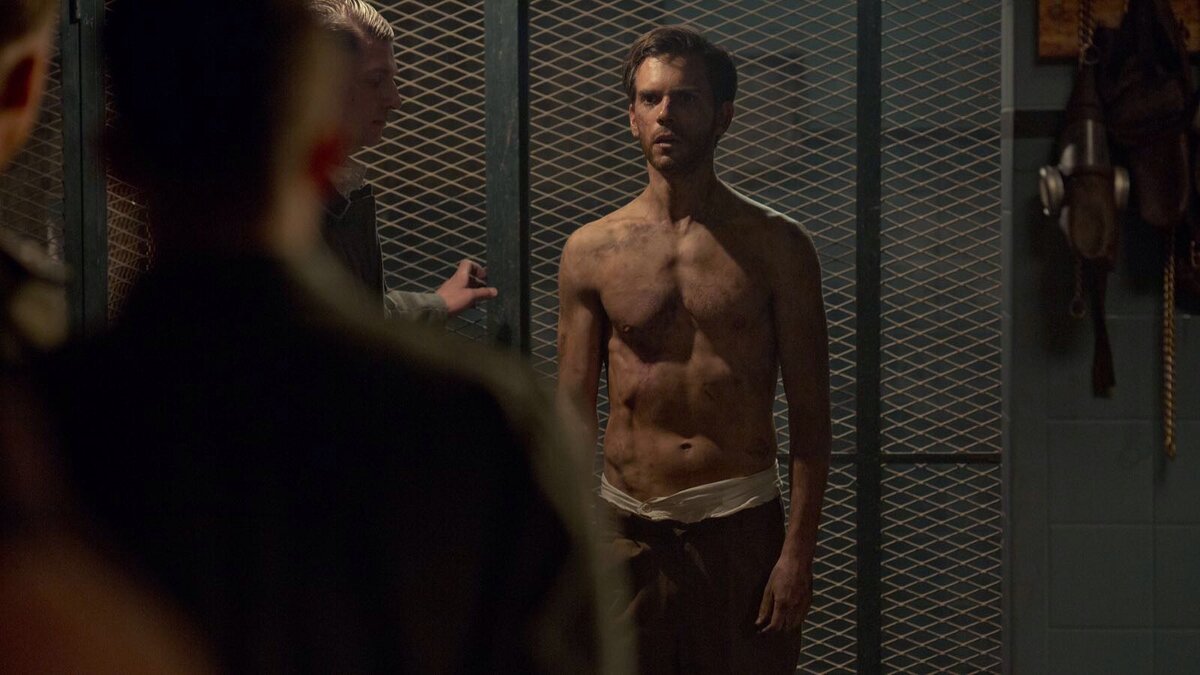   Чтобы решить спор с соседом, который не получается решить между собой, садоводы обращаются в правление. Как правило конфликтные ситуации решает председатель Правления СНТ.-11