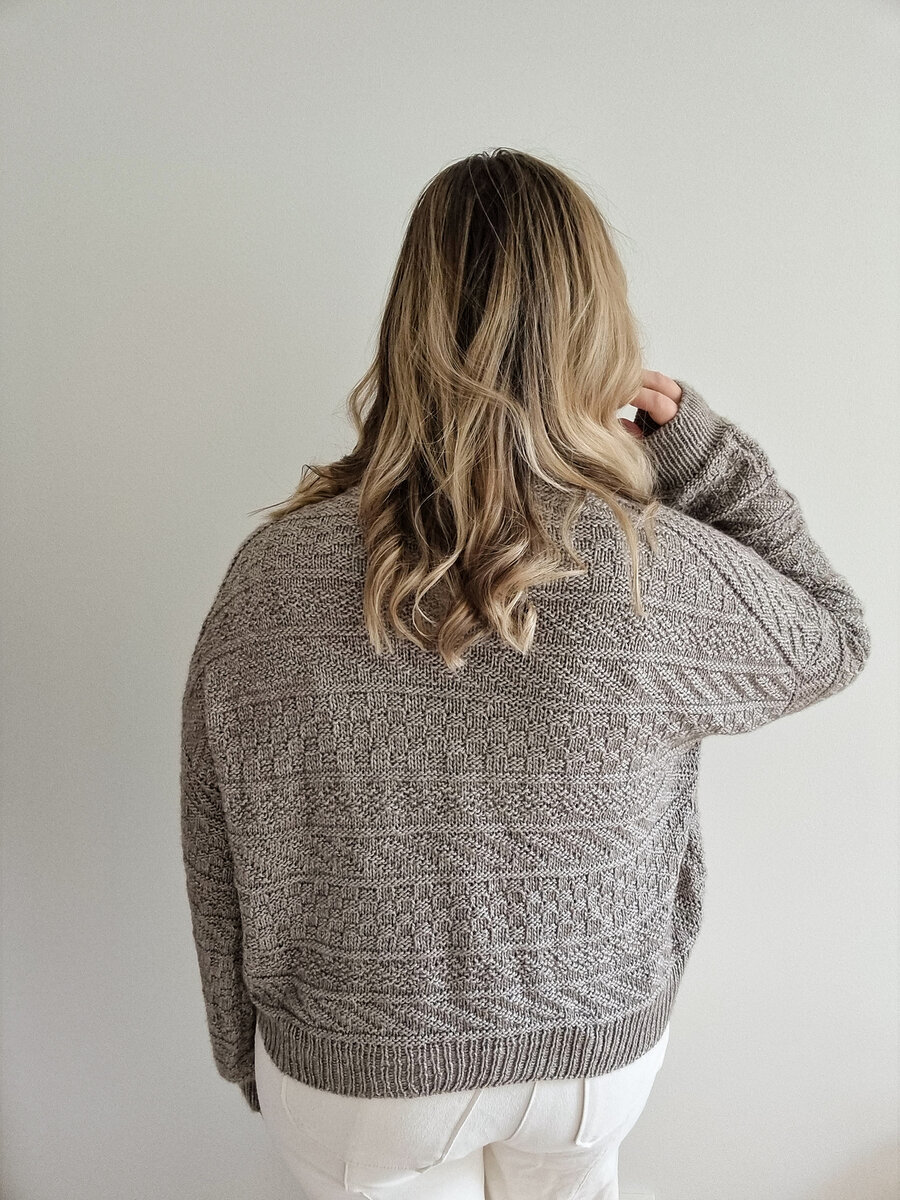 Женский пуловер  спицами. 