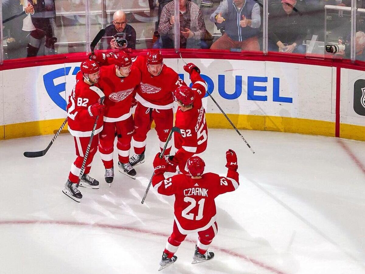    Хоккеисты ХК "Детройт Ред Уингз"© Фото : Пресс-служба ХК "Детройт Ред Уингз"