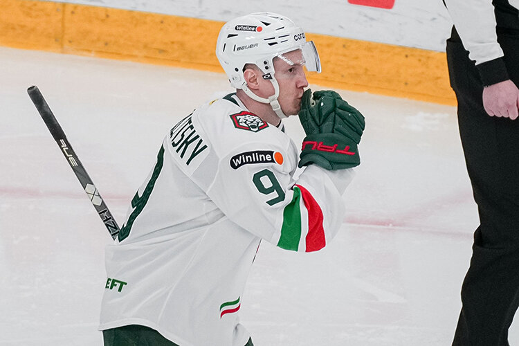    Дмитрий Кагарлицкий забил сначала «Трактору», а накануне принес победу команде в Нижнекамске