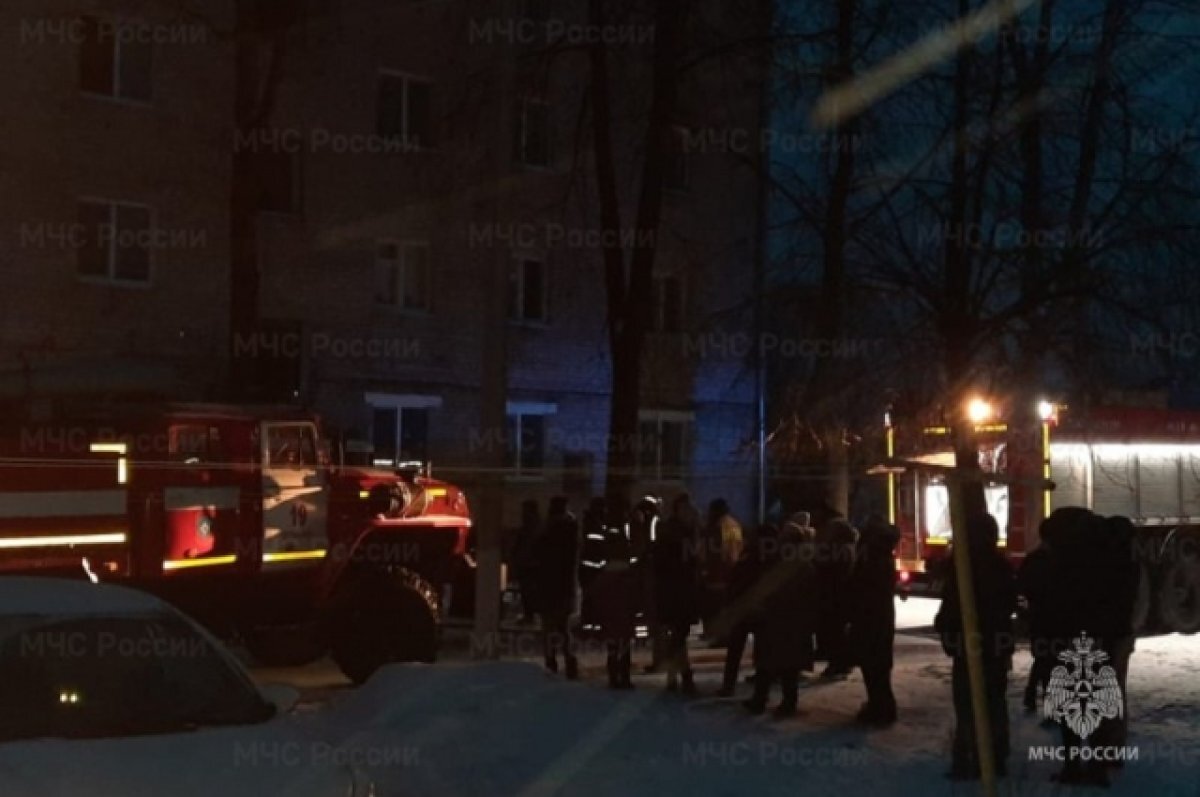    Один человек погиб, двое спасены на пожаре в брянском поселке Старь