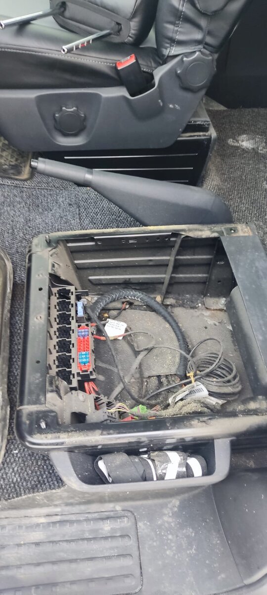 Место где стояло сидение.