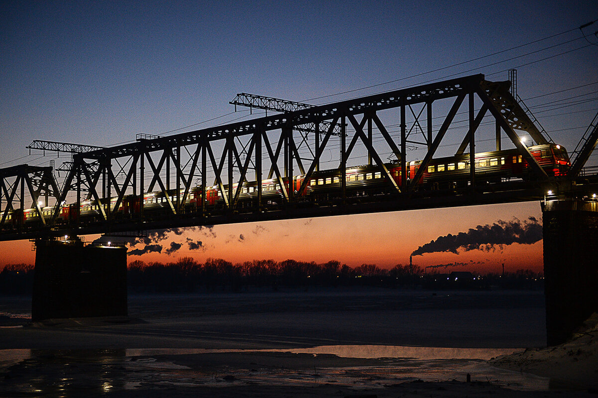 Обь жд. Вокзал станции обь. Жд вокзал камень на оби. Обь жд. Станция правая обь в новосибирске.
