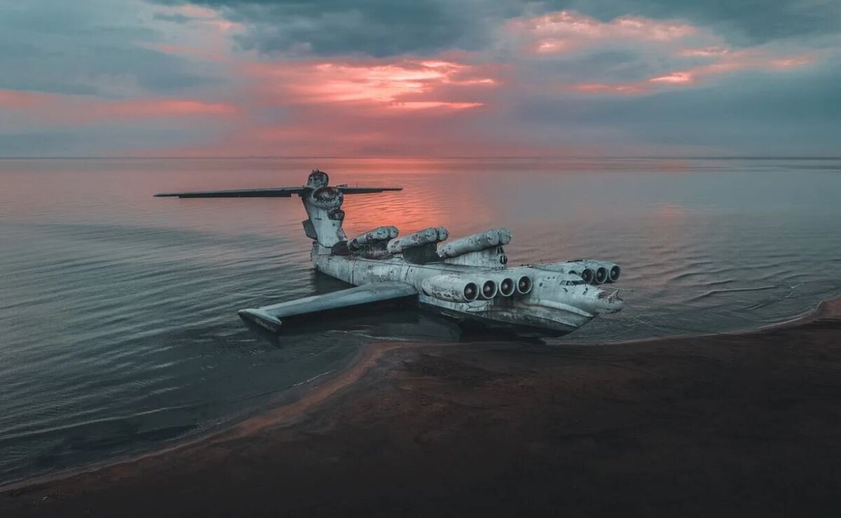 История самолета лунь. Лунь экраноплан в Дербенте. Экраноплан Лунь в Дагестане. Каспийский монстр экраноплан Лунь. Экраноплан Лунь Дербент 2020.