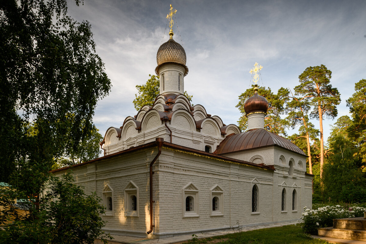 Каменный храм Архангела Михаила в Архангельском