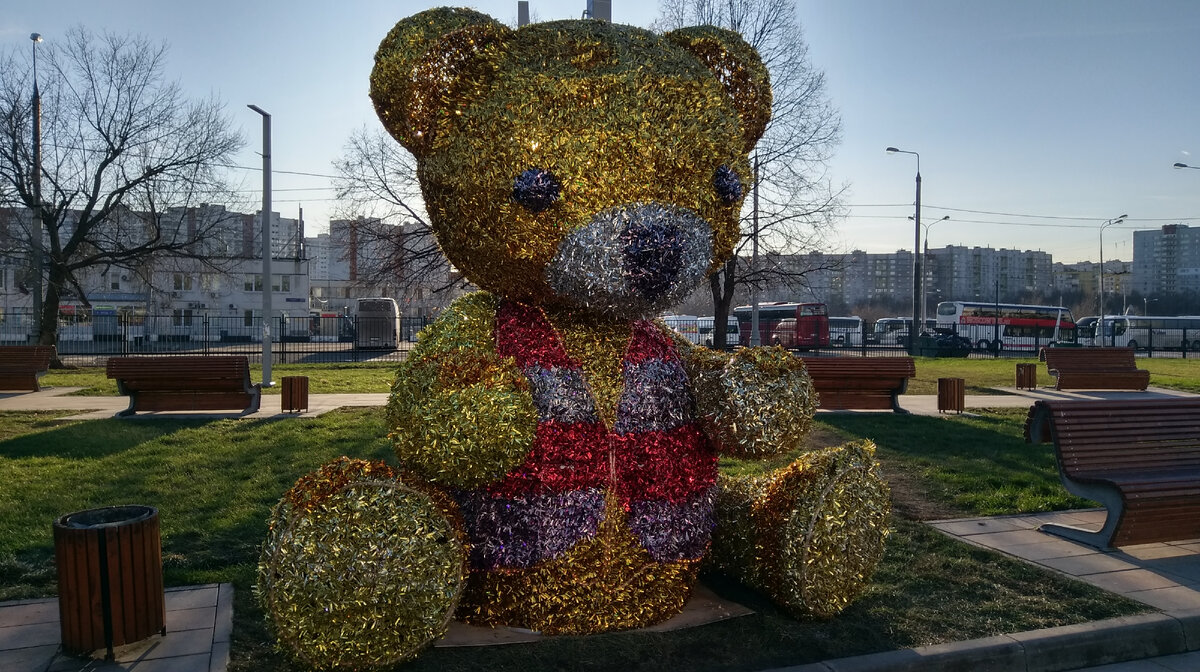 Страшные и безвкусные инсталляции в наших парках и на улицах Москвы