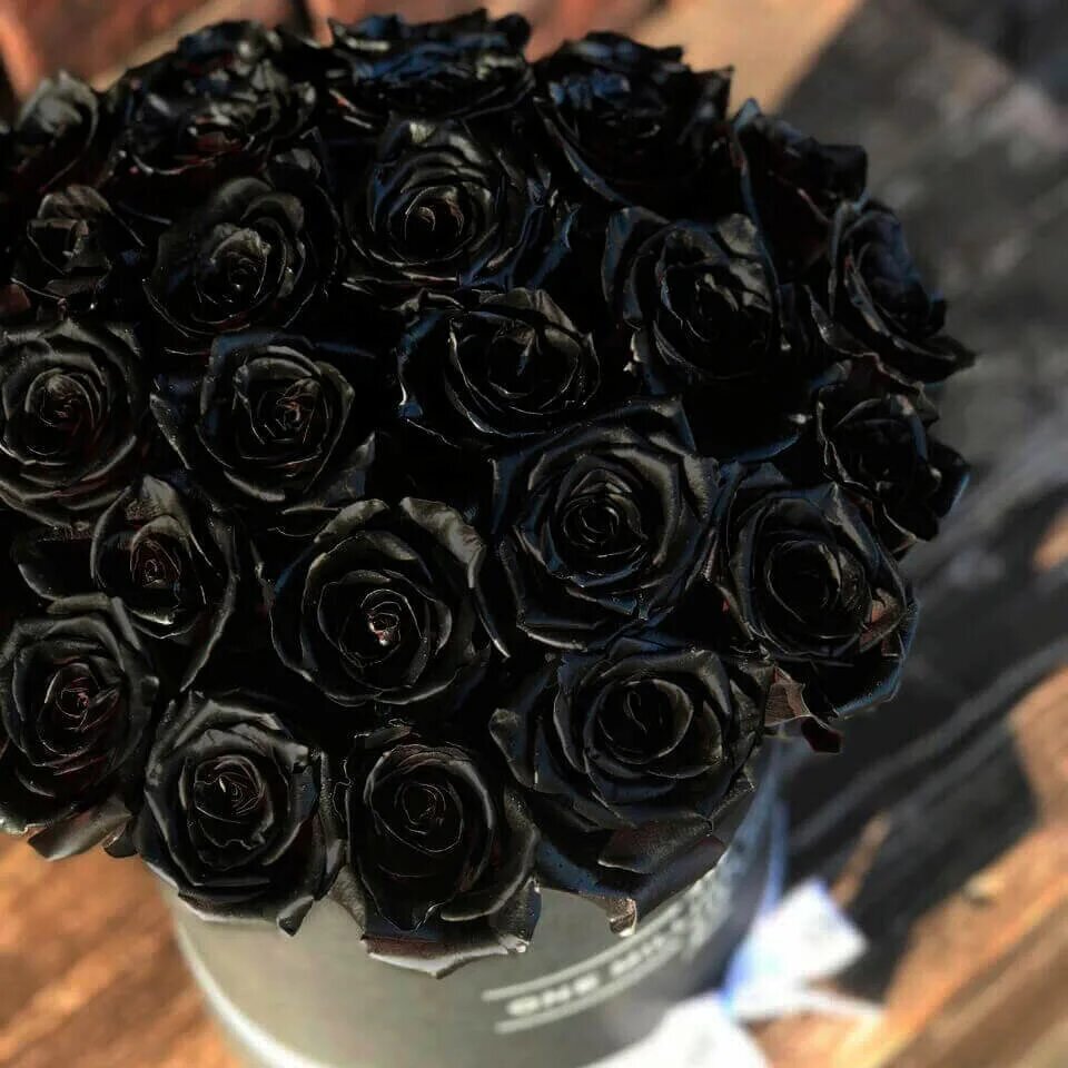Где купить черные розы. Черный букет. Букет чёрных роз. Черные розы букет.
