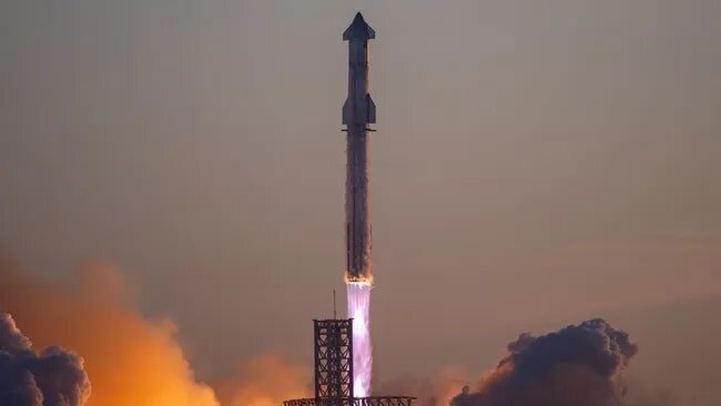     Starship во время второго испытательного полета 18 ноября 2023 года / © SpaceX