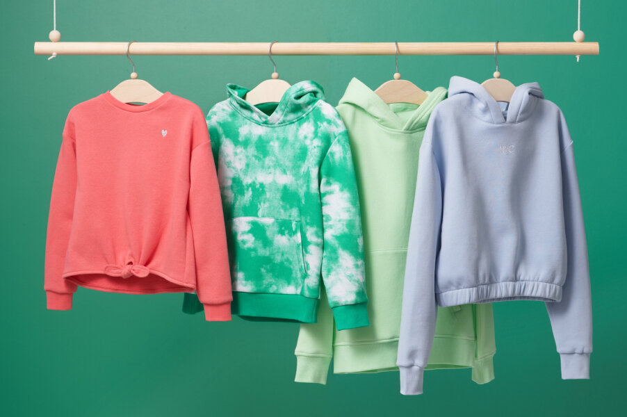 Одежда из переработанных пластиковых бутылок Фото: H&M