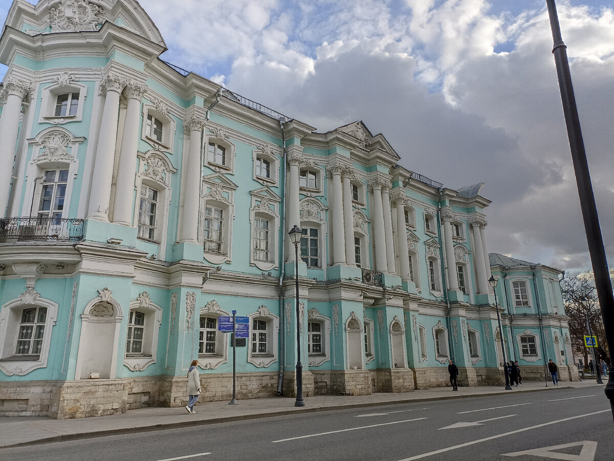 Экскурсия по центру Москвы. Дом-яйцо, Дом-комод, Меньшикова башня и еще 6  интересных мест | ТАМ ВИДНО СТАМБУЛ | Дзен