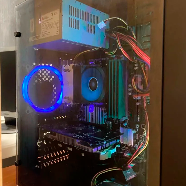 Компьютер в коврове. Игровой компьютер. Монитор для компьютера игровой. Компьютер игровой 30к. Дешевый игровой процессор.