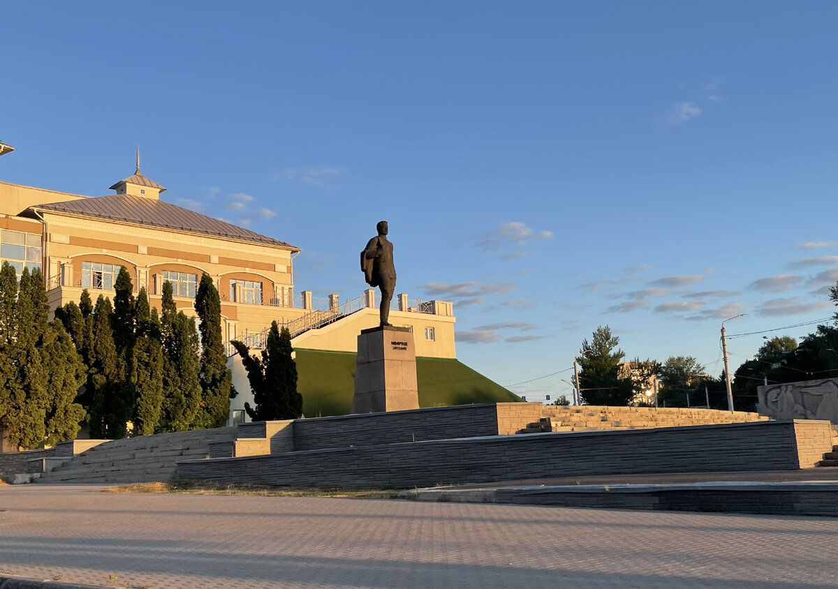 Город Владимир на рассвете. Когда люди еще спят, а солнце уже скользит по  крышам зданий. Неповторимые моменты красоты | Под зонтиком | Дзен