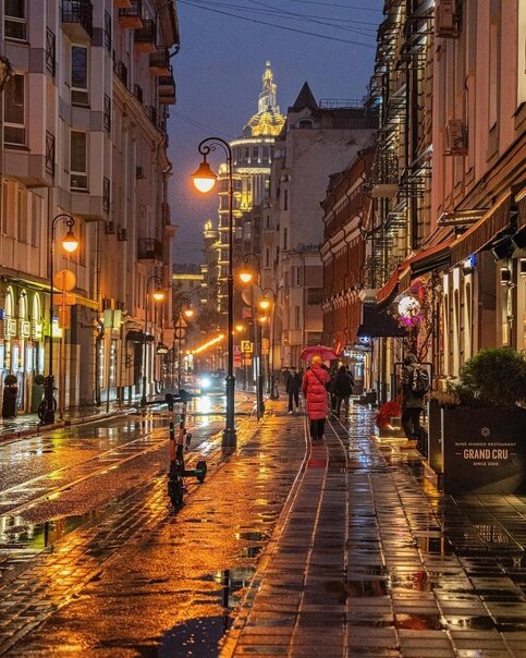 Москва осень дождь. Осень в москве ливень. Москва осень дождь. Москва осень дождь. Дождливая осень в москве.