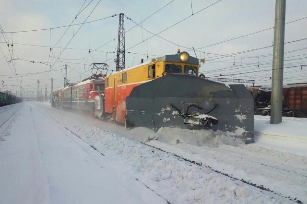    Более 38 тысяч кубометров снега вывезли с железных дорог в Томске