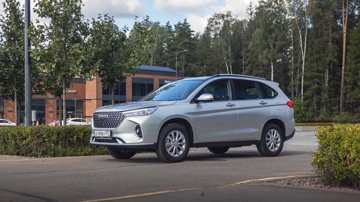 Haval M6 доступен всего в трёх цветах: белом, сером и чёрном. Рейлинги на крыше входят в стандартное оснащение