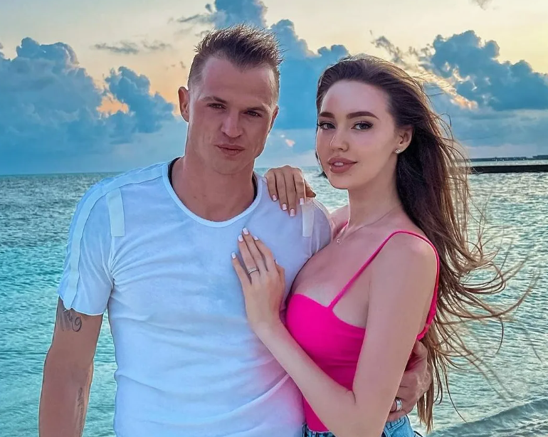 на фото Анастасия Костенко и Дмитрий Тарасов