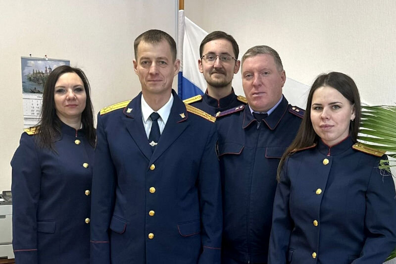   руководитель следственного отдела по городу Камышину Следственного управления СК России по Волгоградской области полковник С. Г. Наумов и сотрудники отдела