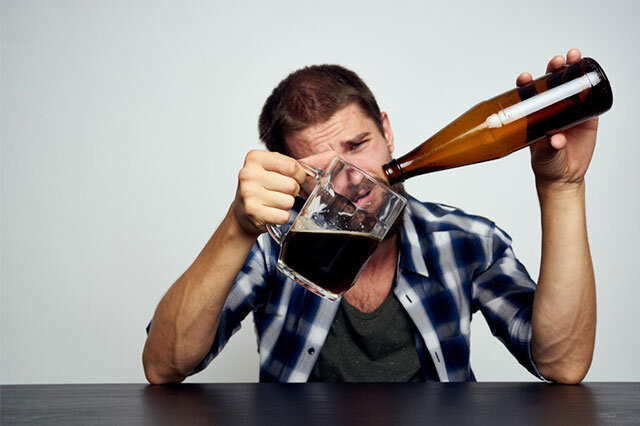 Можно ли пить алкоголь при подагре? (источник изображения: freepik.com)
