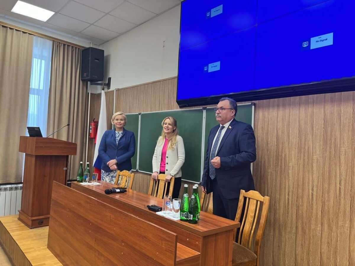    В Курск с визитом прибыла сенатор от ЛНР Дарья Лантратова